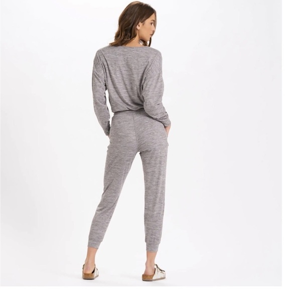 Vuori Lux Long sleeve Jumpsuit NWT - Picture 2 of 4